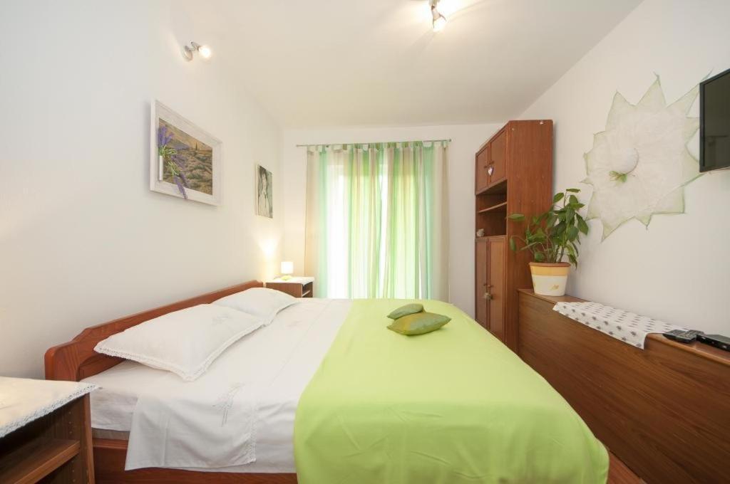 Apartments Kalajzic Pucisca Ngoại thất bức ảnh
