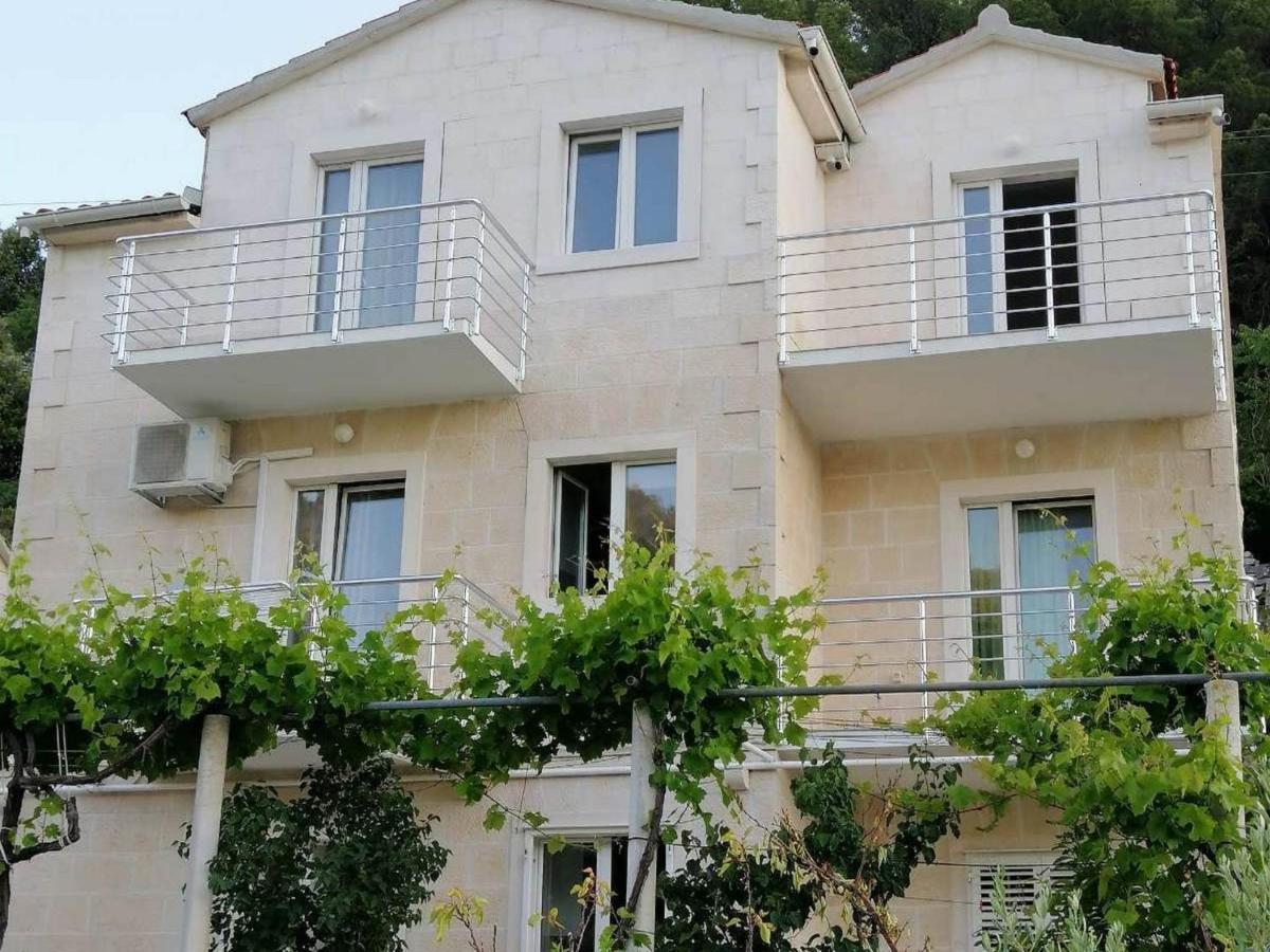 Apartments Kalajzic Pucisca Ngoại thất bức ảnh