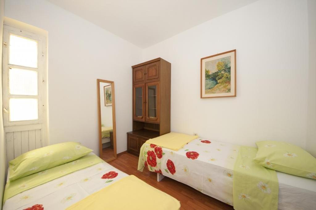 Apartments Kalajzic Pucisca Ngoại thất bức ảnh